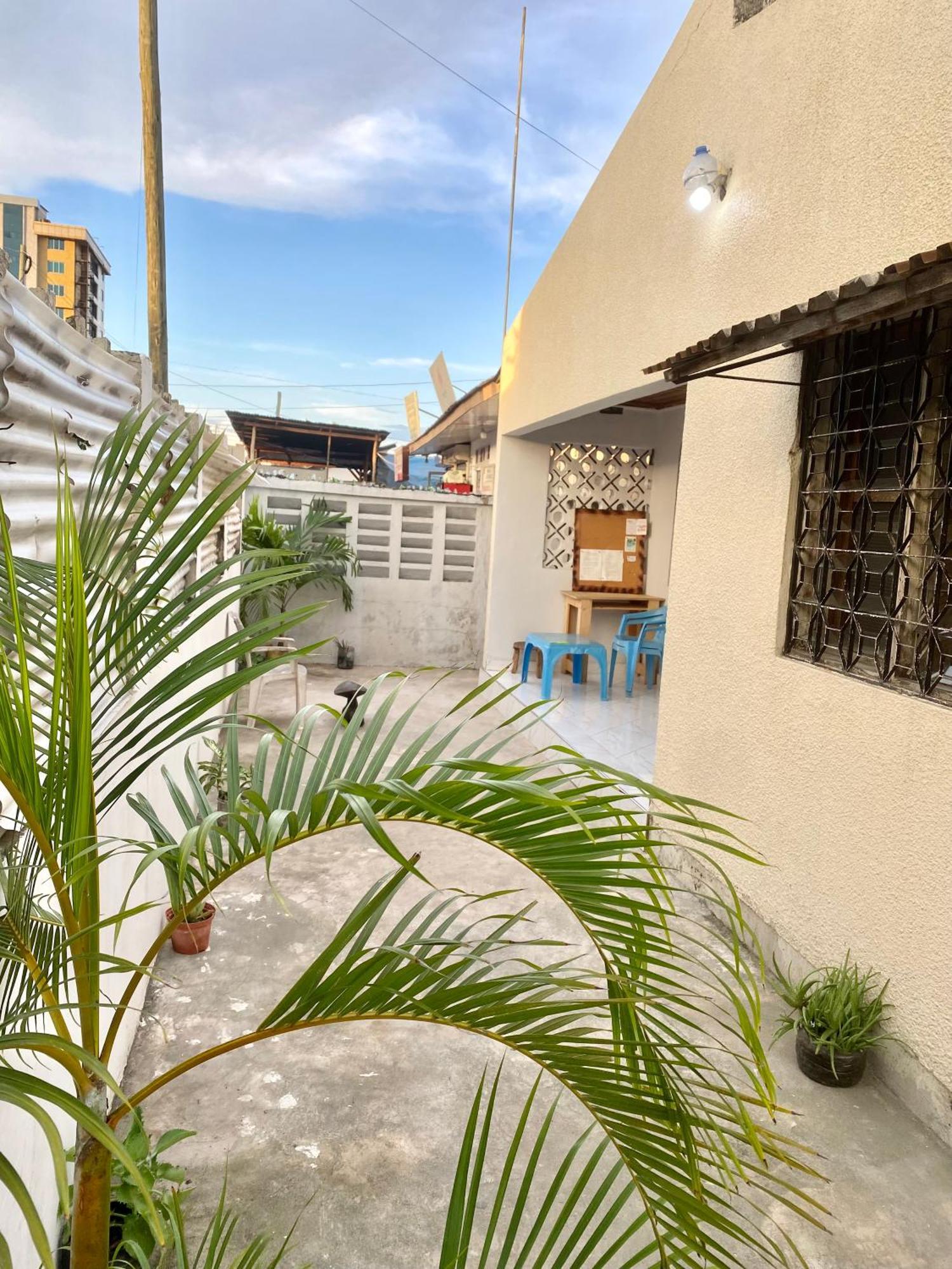 The Nest Haven Hostel Dar es Salaam Bagian luar foto